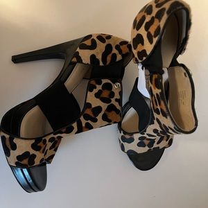 New Calvin Klein Sierra shoes women’s  9